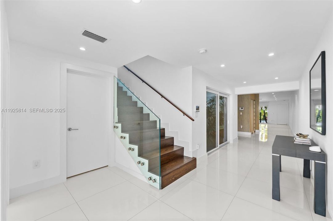 En Venta: $3,100,000 (5 camas, 4 baños, 3178 Pies cuadrados)