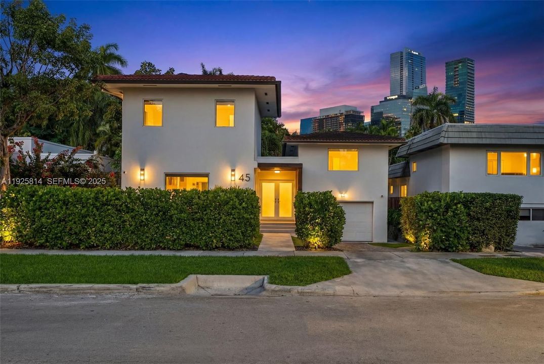 En Venta: $3,100,000 (5 camas, 4 baños, 3178 Pies cuadrados)