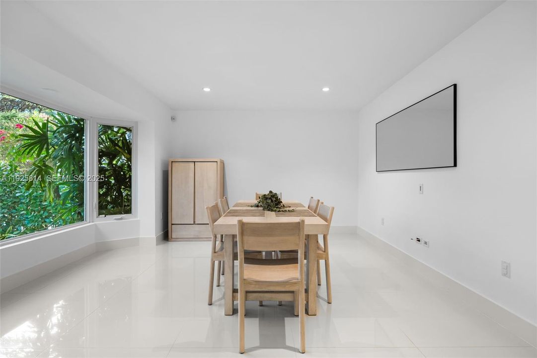 En Venta: $3,100,000 (5 camas, 4 baños, 3178 Pies cuadrados)