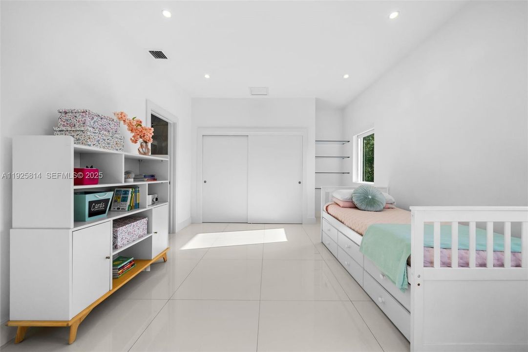 En Venta: $3,100,000 (5 camas, 4 baños, 3178 Pies cuadrados)