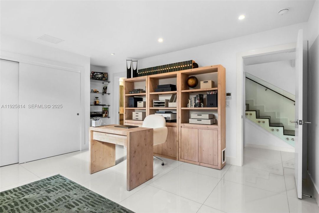 En Venta: $3,100,000 (5 camas, 4 baños, 3178 Pies cuadrados)