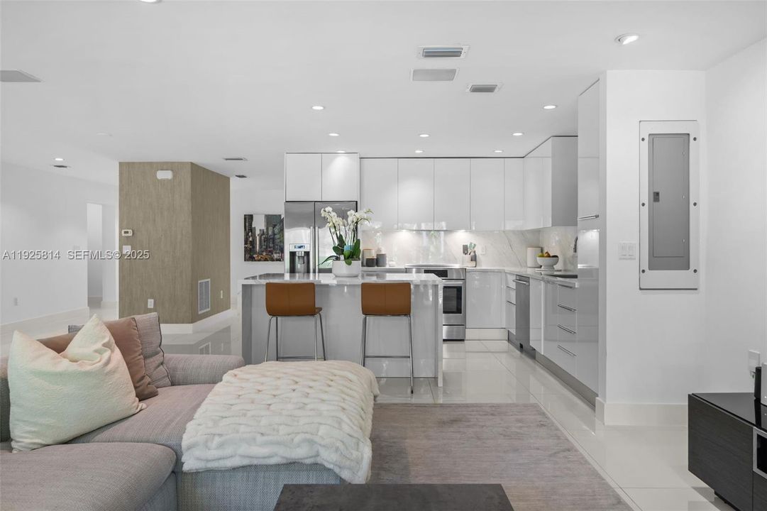 En Venta: $3,100,000 (5 camas, 4 baños, 3178 Pies cuadrados)