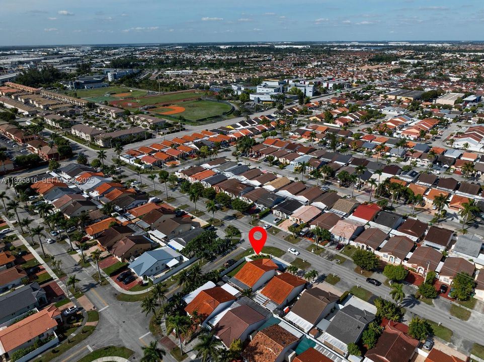 На продажу: $555,000 (3 спален, 2 ванн, 1144 Квадратных фут)