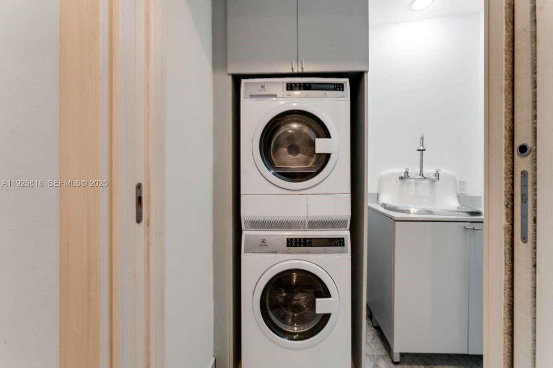 For Rent: $8,190 (3 beds, 3 baths, 1334 Square Feet)