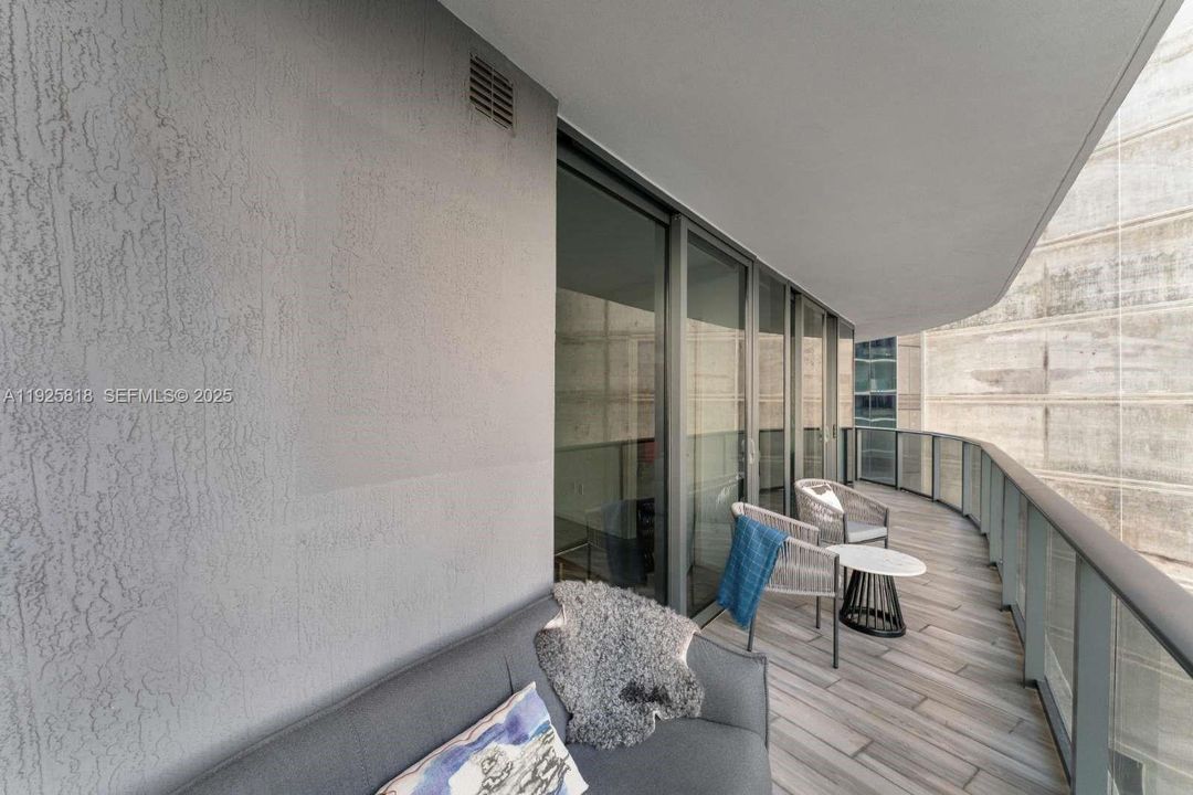 For Rent: $8,190 (3 beds, 3 baths, 1334 Square Feet)