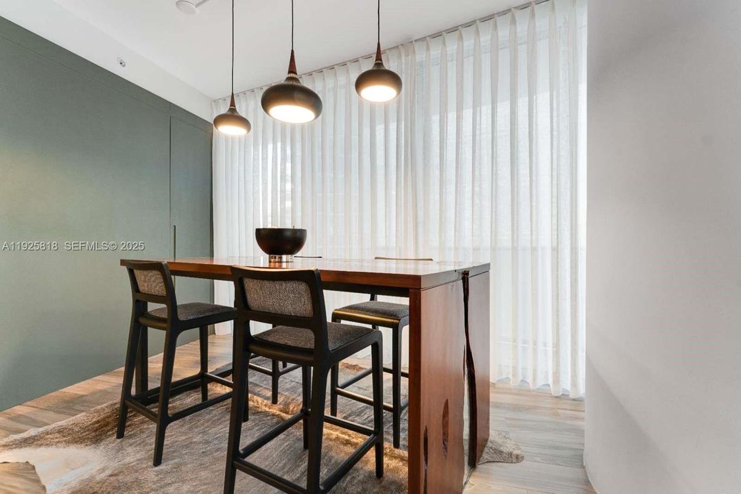 For Rent: $8,190 (3 beds, 3 baths, 1334 Square Feet)