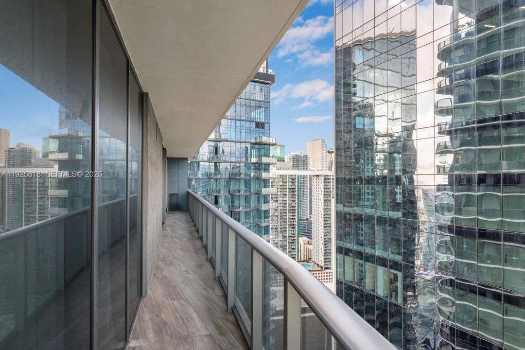 For Rent: $8,190 (3 beds, 3 baths, 1334 Square Feet)