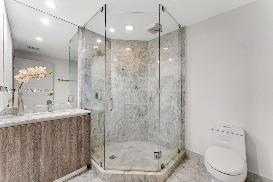 For Rent: $8,190 (3 beds, 3 baths, 1334 Square Feet)