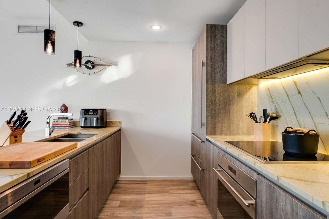 For Rent: $8,190 (3 beds, 3 baths, 1334 Square Feet)