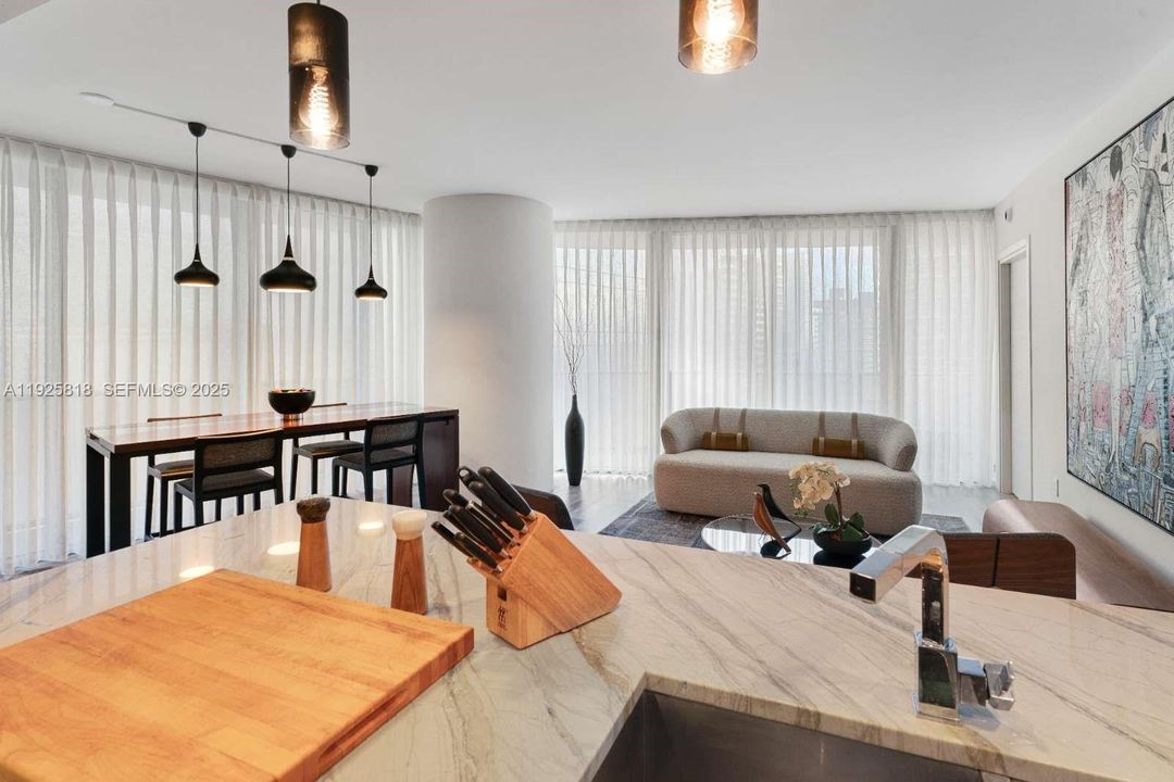 For Rent: $8,190 (3 beds, 3 baths, 1334 Square Feet)