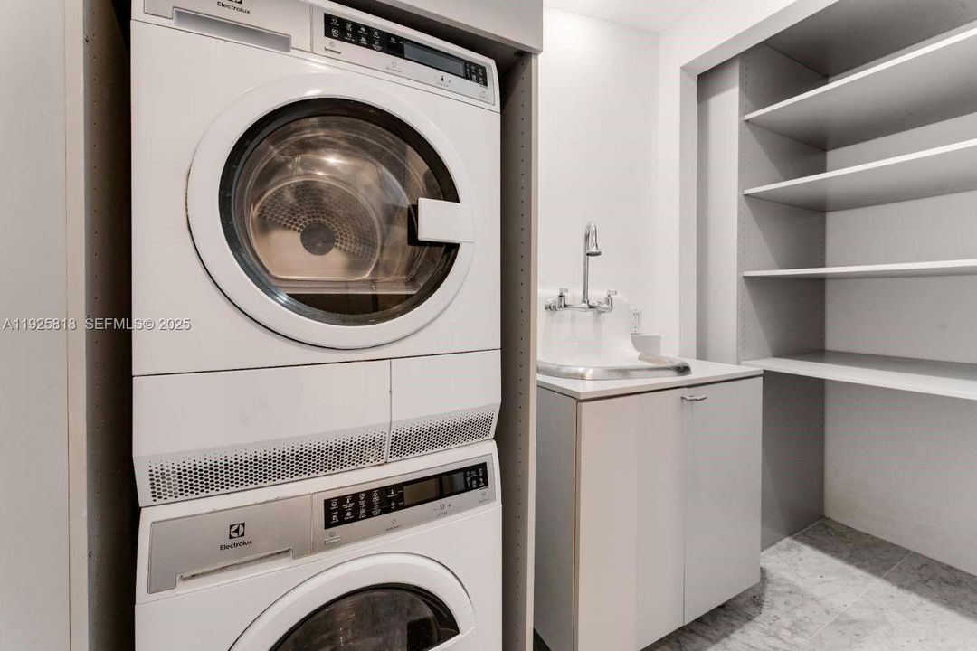 For Rent: $8,190 (3 beds, 3 baths, 1334 Square Feet)