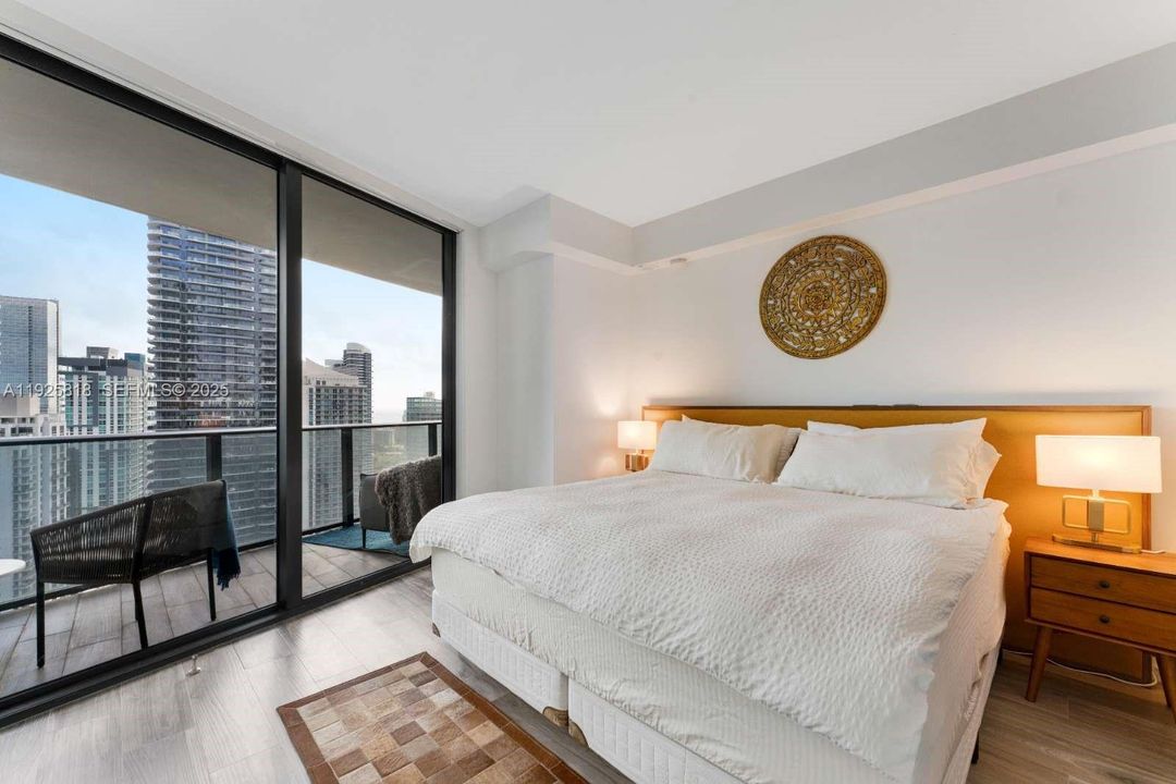 For Rent: $8,190 (3 beds, 3 baths, 1334 Square Feet)