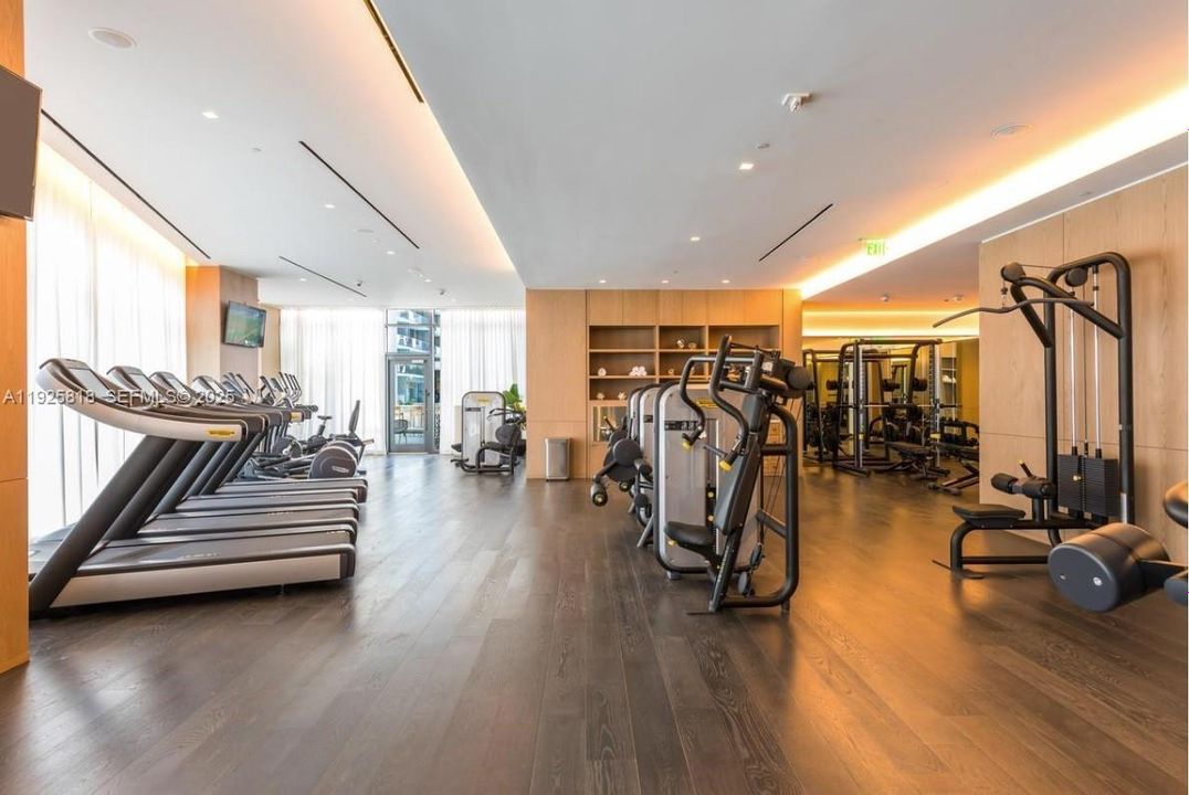 For Rent: $8,190 (3 beds, 3 baths, 1334 Square Feet)