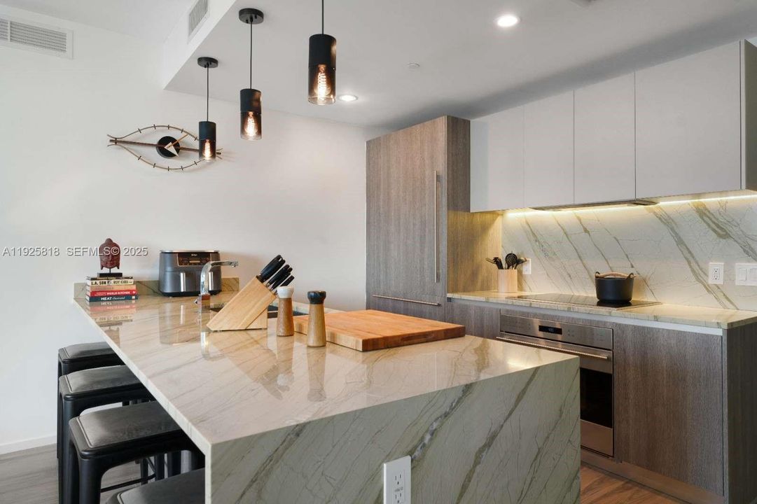 For Rent: $8,190 (3 beds, 3 baths, 1334 Square Feet)