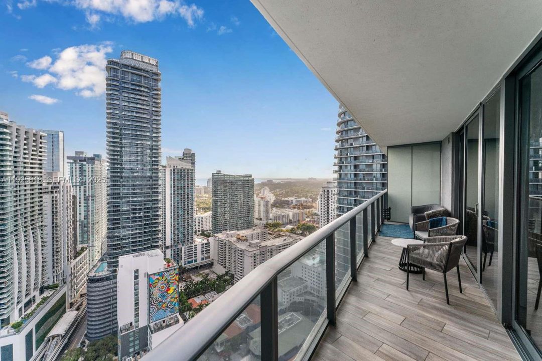 For Rent: $8,190 (3 beds, 3 baths, 1334 Square Feet)