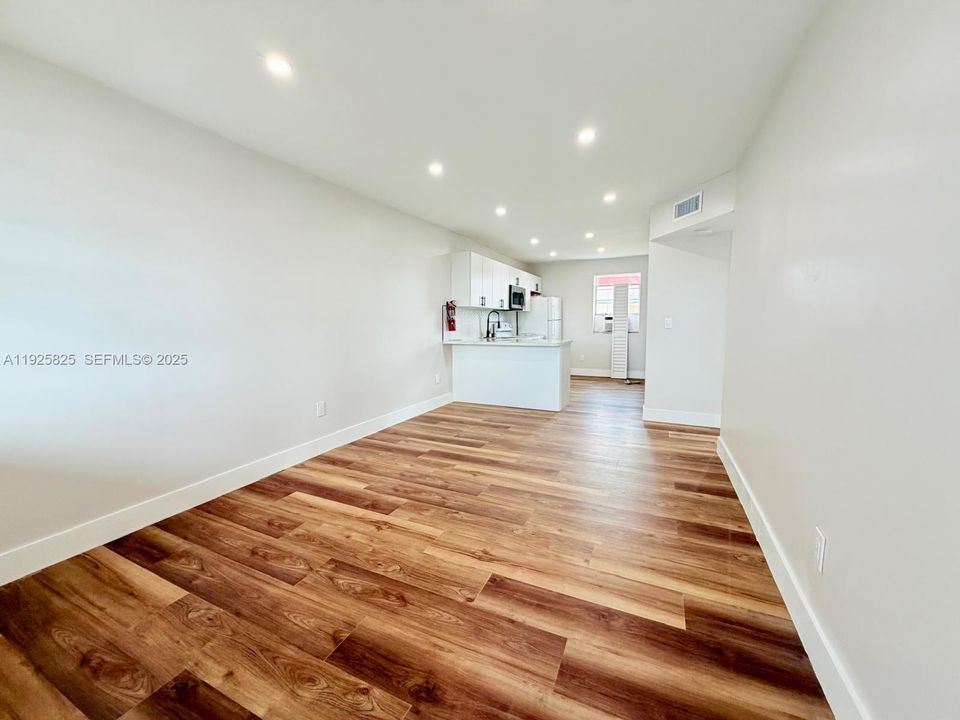 В аренду: $2,500 (2 спален, 1 ванн, 2700 Квадратных фут)