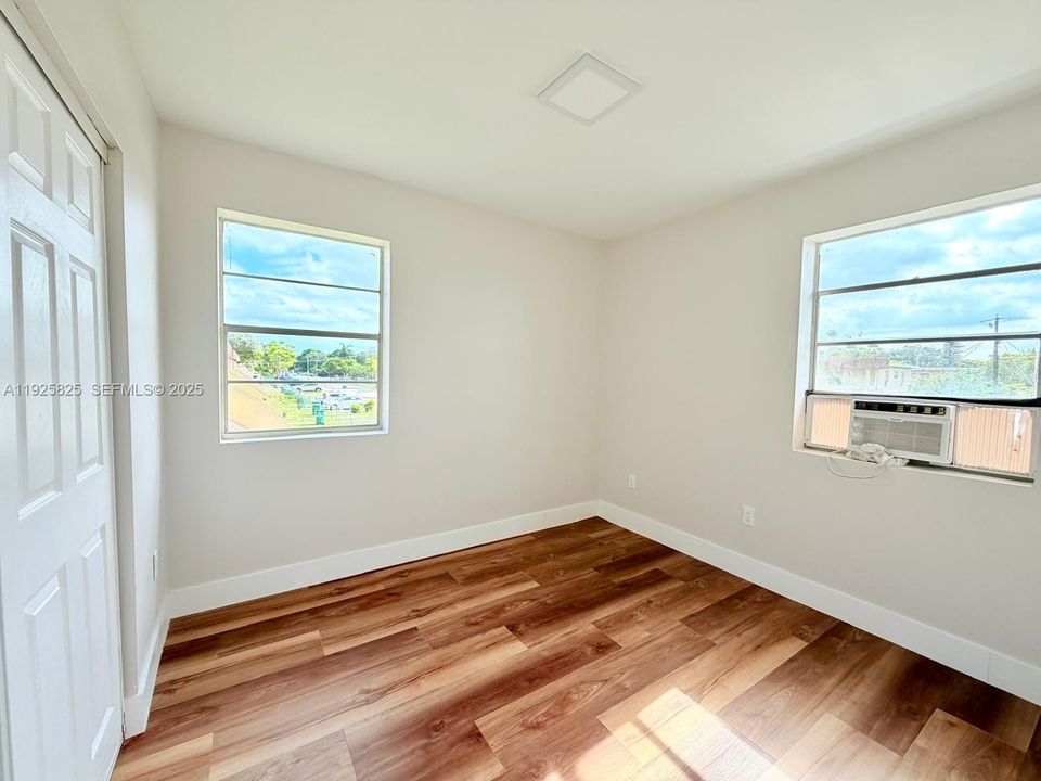 В аренду: $2,500 (2 спален, 1 ванн, 2700 Квадратных фут)