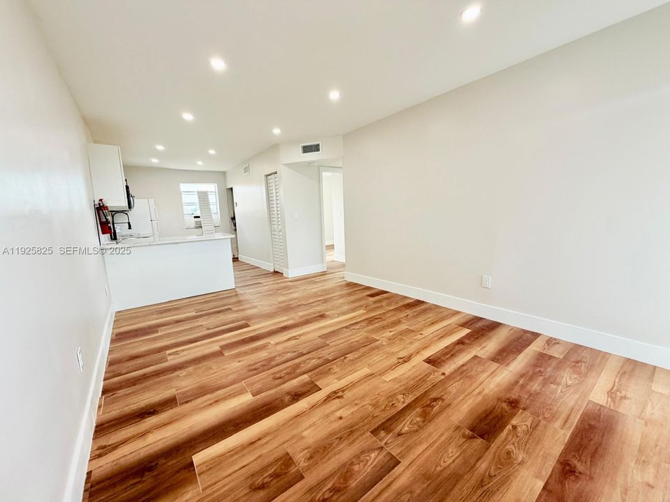 В аренду: $2,500 (2 спален, 1 ванн, 2700 Квадратных фут)