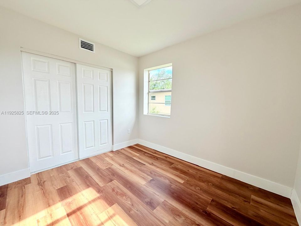 В аренду: $2,500 (2 спален, 1 ванн, 2700 Квадратных фут)