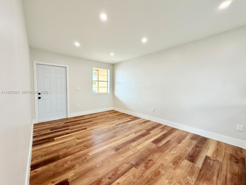 В аренду: $2,500 (2 спален, 1 ванн, 2700 Квадратных фут)