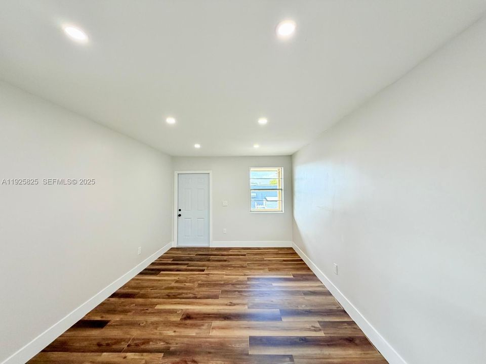 В аренду: $2,500 (2 спален, 1 ванн, 2700 Квадратных фут)