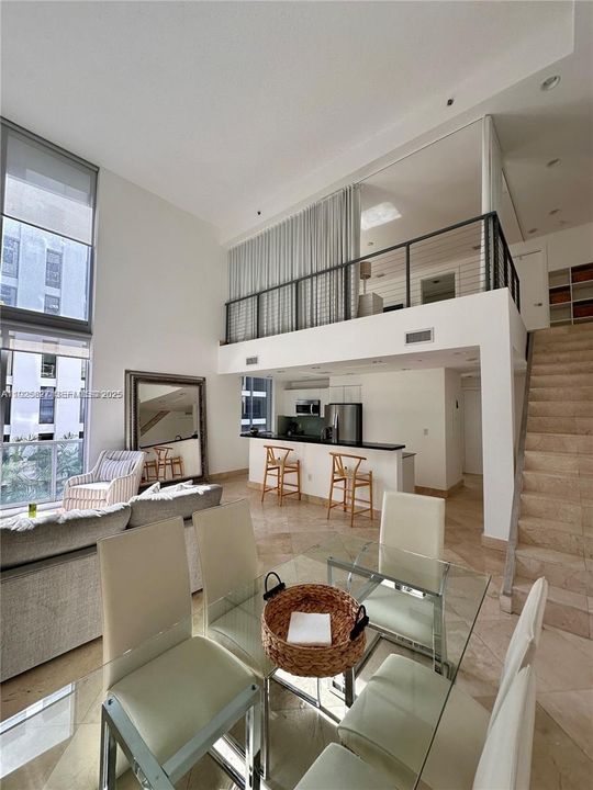 出租: $4,600 (2 贝兹, 2 浴室, 1440 平方英尺)