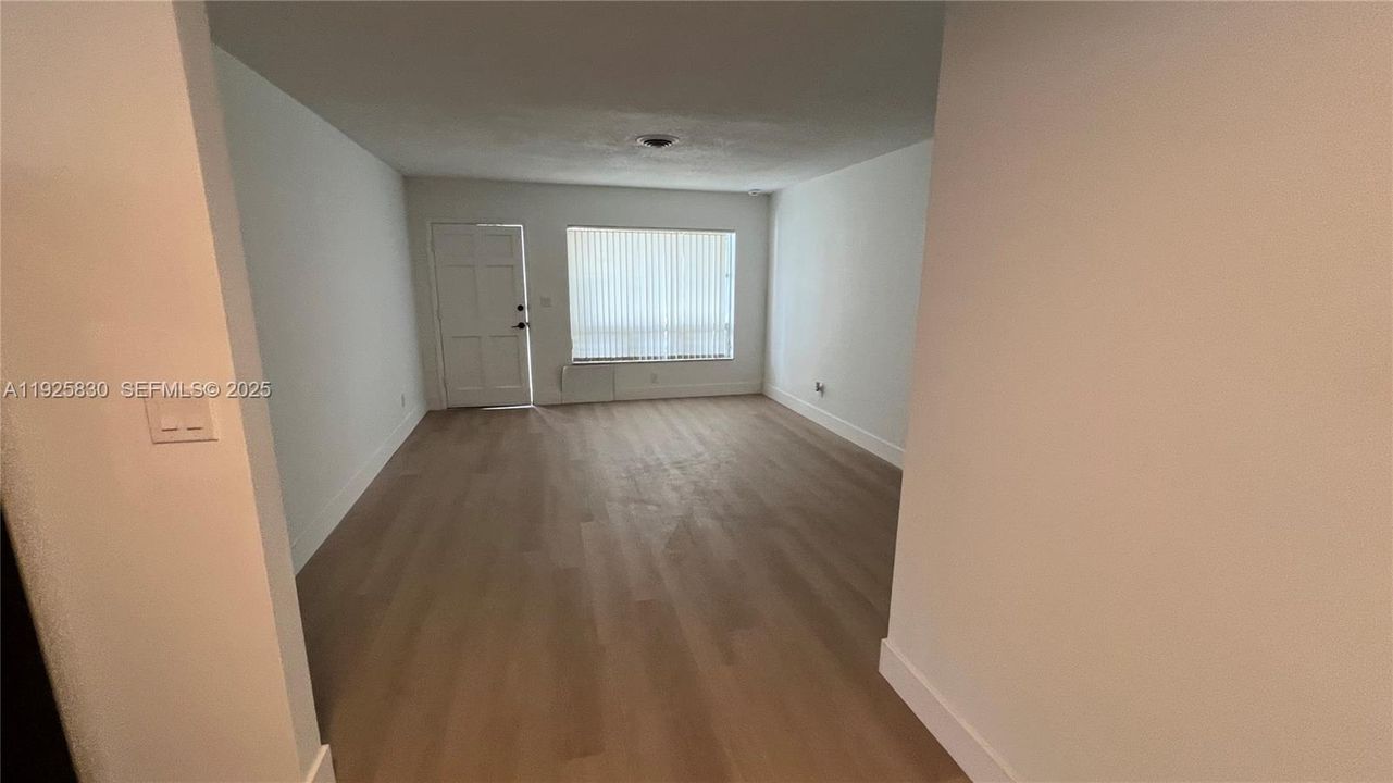 For Sale: $315,000 (2 beds, 1 baths, 1213 Square Feet)