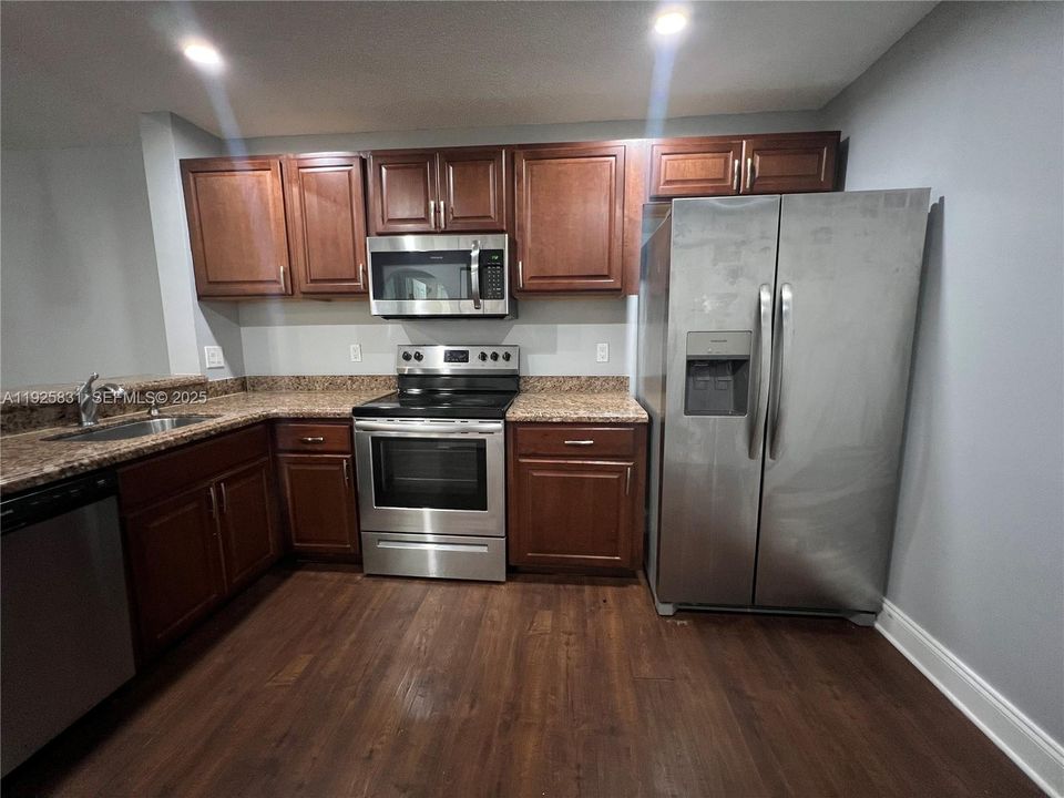 出租: $1,850 (1 贝兹, 1 浴室, 784 平方英尺)