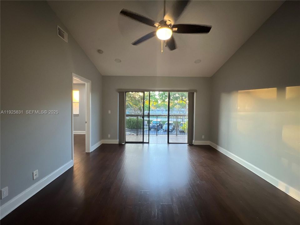 出租: $1,850 (1 贝兹, 1 浴室, 784 平方英尺)