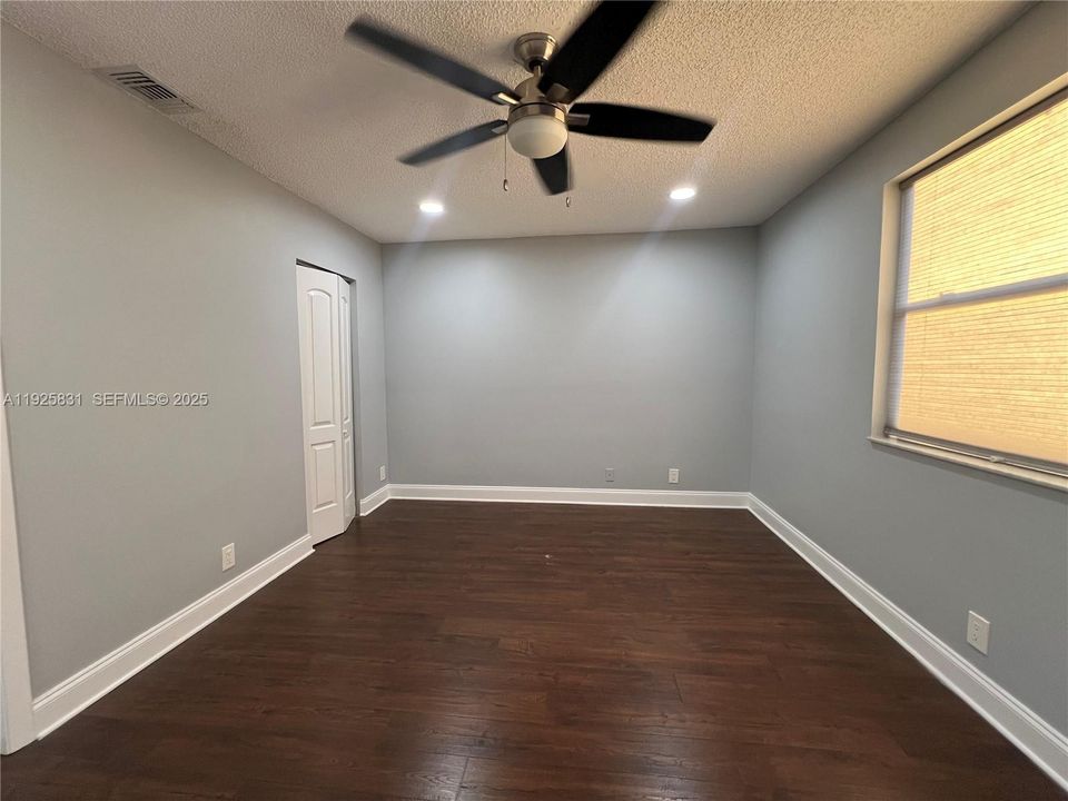 出租: $1,850 (1 贝兹, 1 浴室, 784 平方英尺)