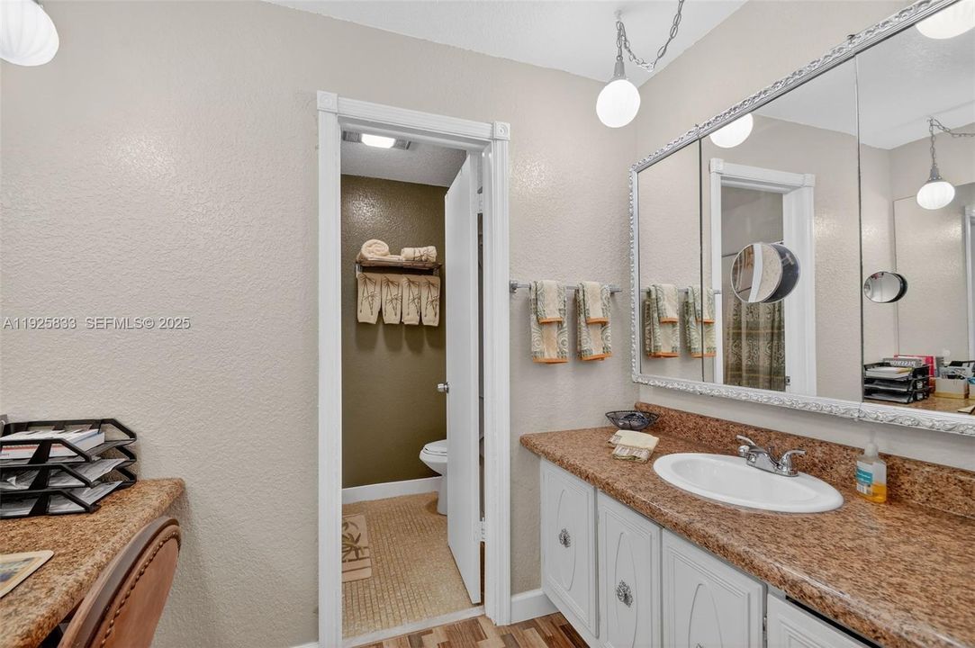 待售: $245,000 (2 贝兹, 2 浴室, 1447 平方英尺)