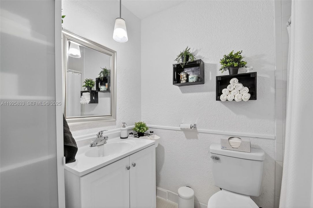 待售: $245,000 (2 贝兹, 2 浴室, 1447 平方英尺)