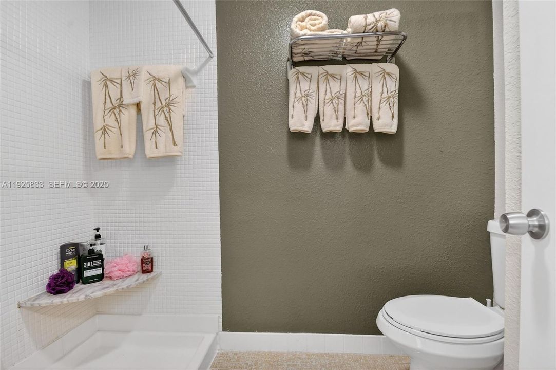 待售: $245,000 (2 贝兹, 2 浴室, 1447 平方英尺)