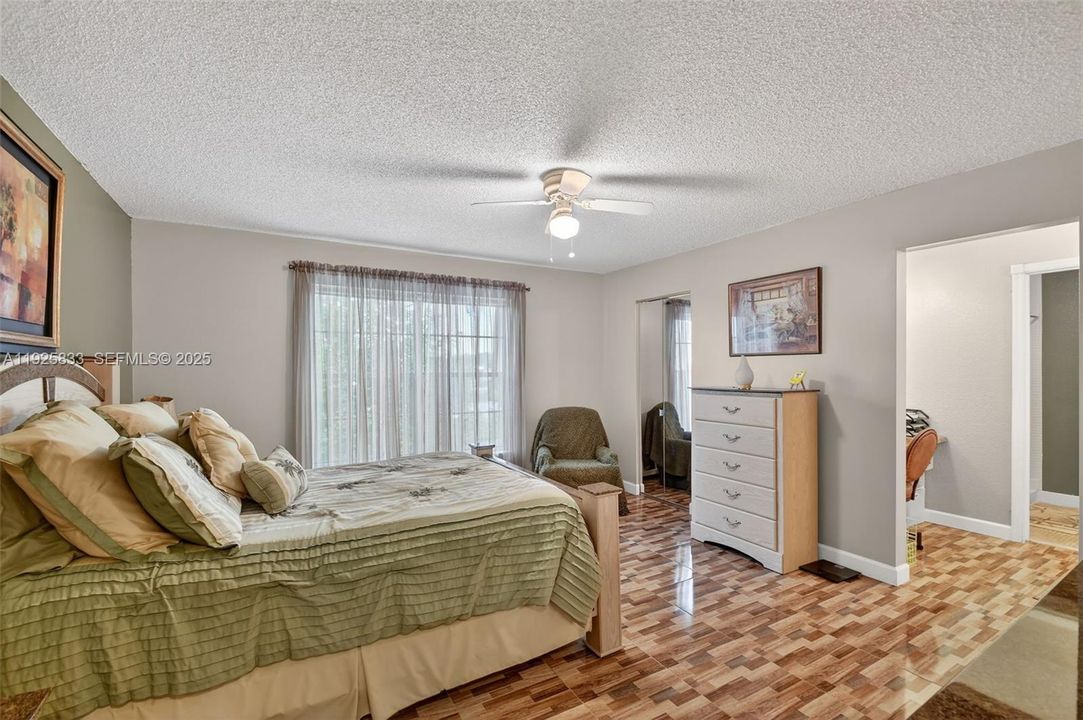 待售: $245,000 (2 贝兹, 2 浴室, 1447 平方英尺)