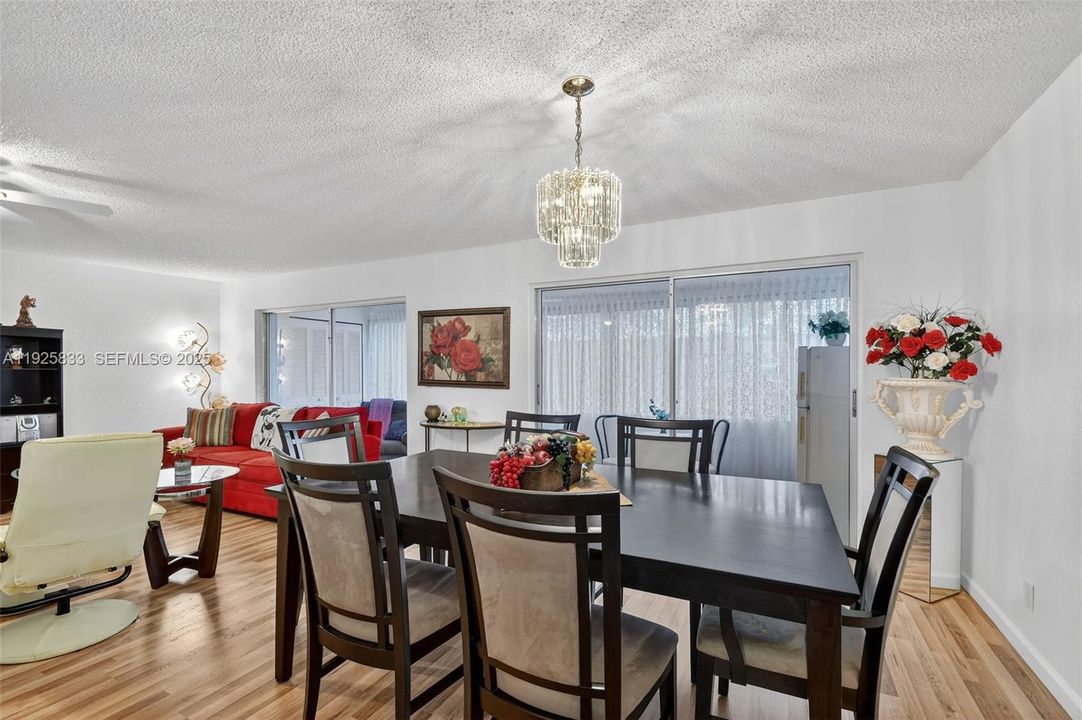 待售: $245,000 (2 贝兹, 2 浴室, 1447 平方英尺)