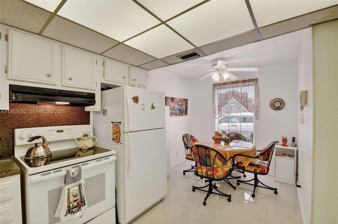 待售: $245,000 (2 贝兹, 2 浴室, 1447 平方英尺)