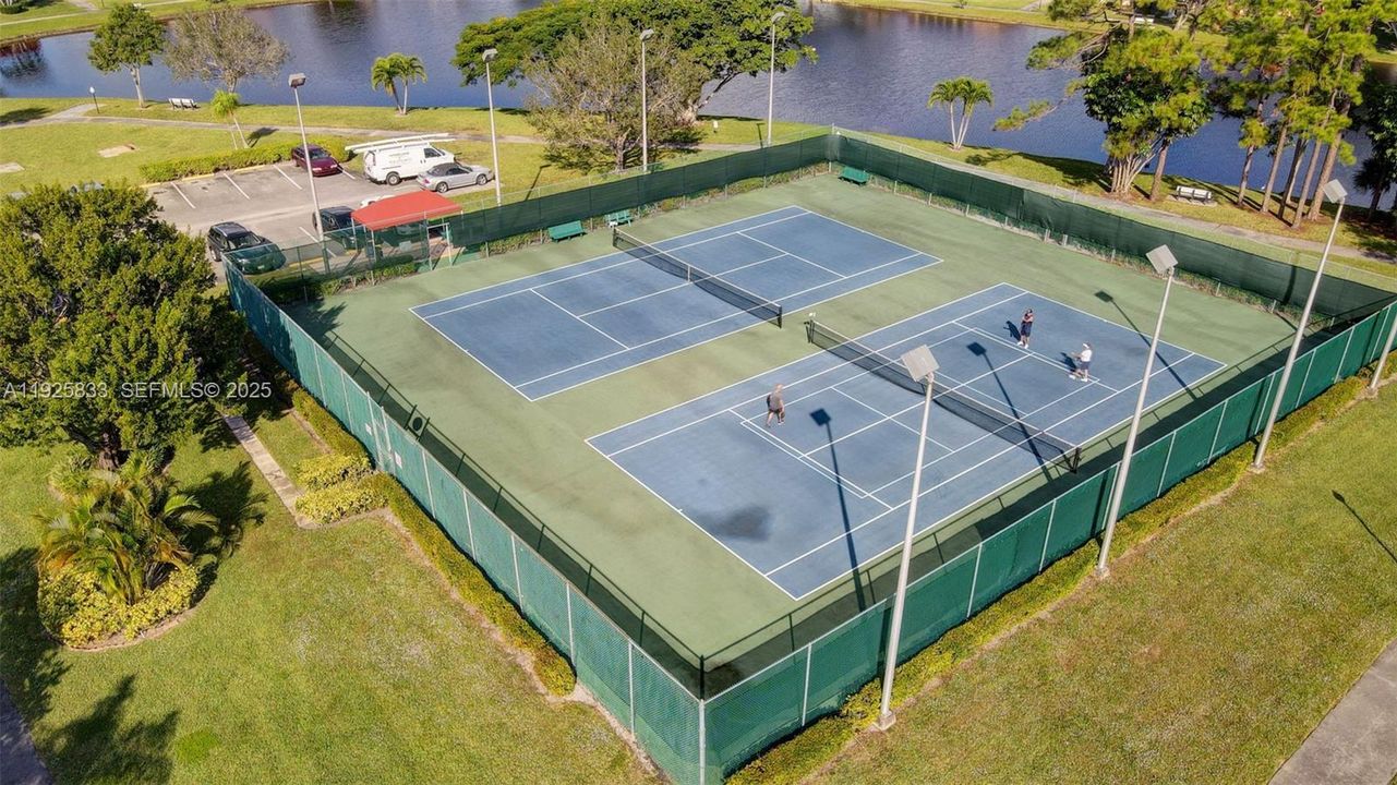 待售: $245,000 (2 贝兹, 2 浴室, 1447 平方英尺)