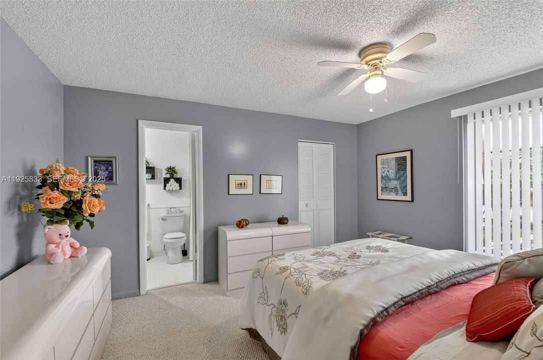 待售: $245,000 (2 贝兹, 2 浴室, 1447 平方英尺)