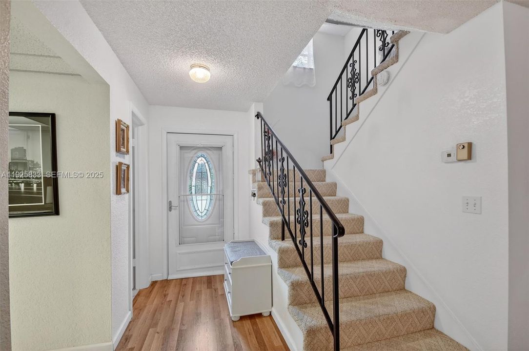 待售: $245,000 (2 贝兹, 2 浴室, 1447 平方英尺)