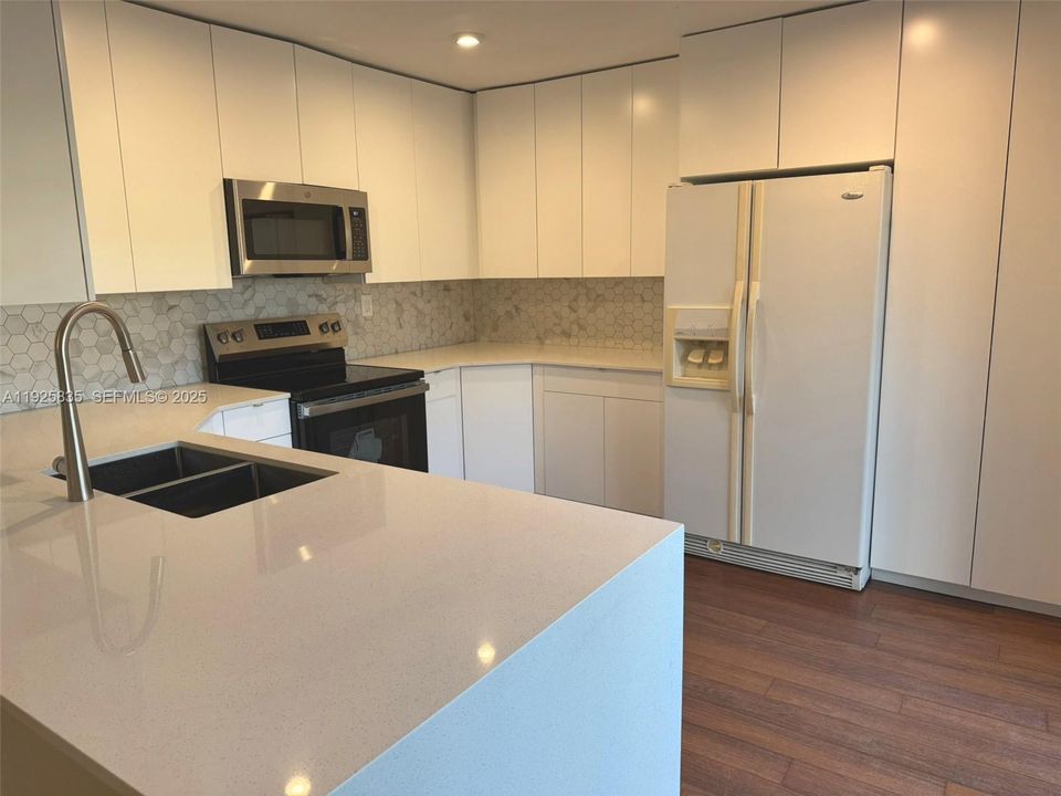 出租: $3,300 (3 贝兹, 1 浴室, 1234 平方英尺)