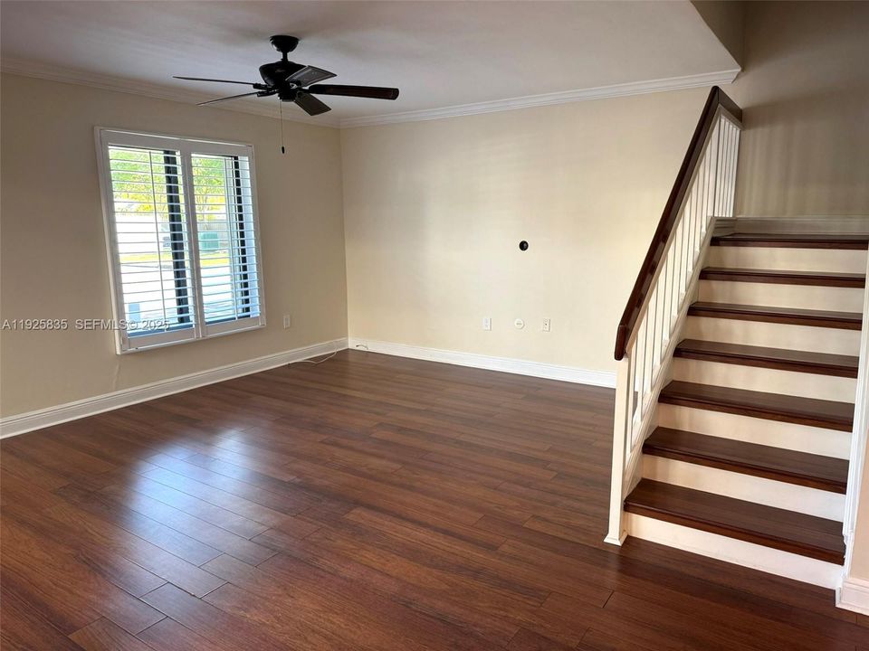 出租: $3,300 (3 贝兹, 1 浴室, 1234 平方英尺)