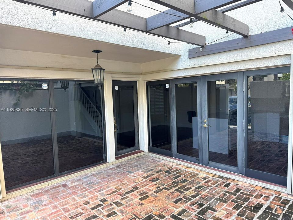 出租: $3,300 (3 贝兹, 1 浴室, 1234 平方英尺)