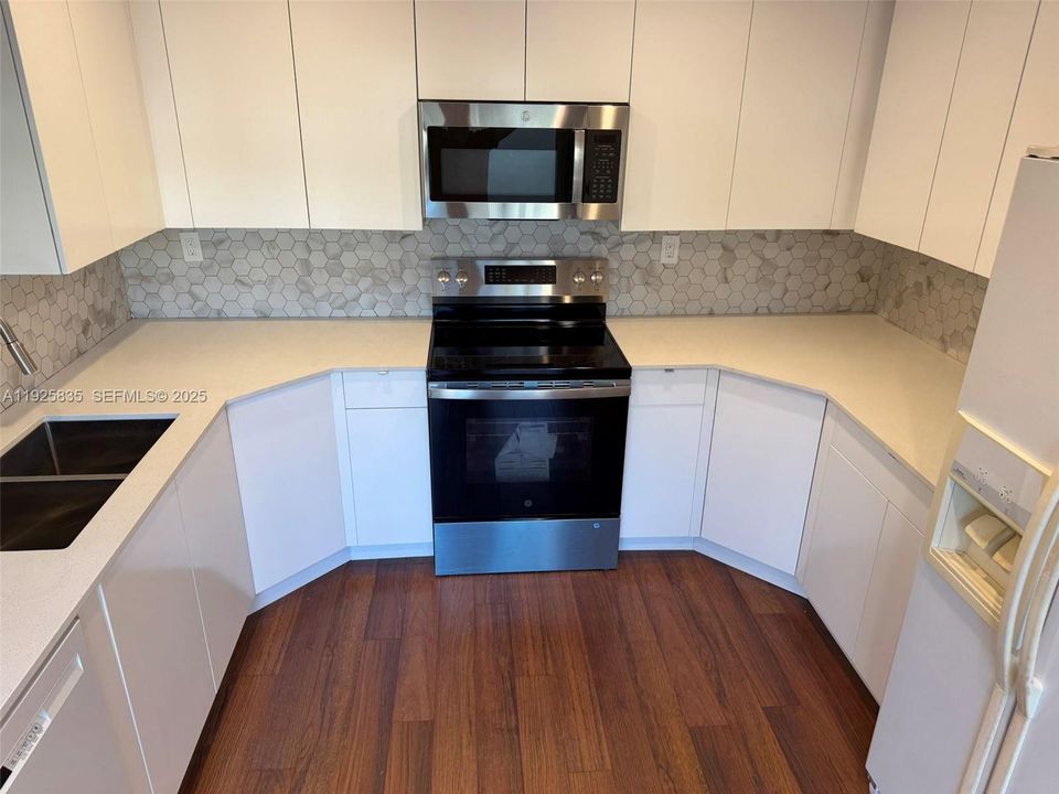 出租: $3,300 (3 贝兹, 1 浴室, 1234 平方英尺)