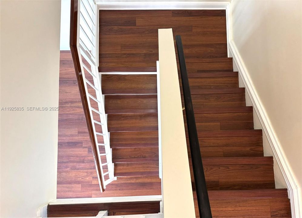 出租: $3,300 (3 贝兹, 1 浴室, 1234 平方英尺)