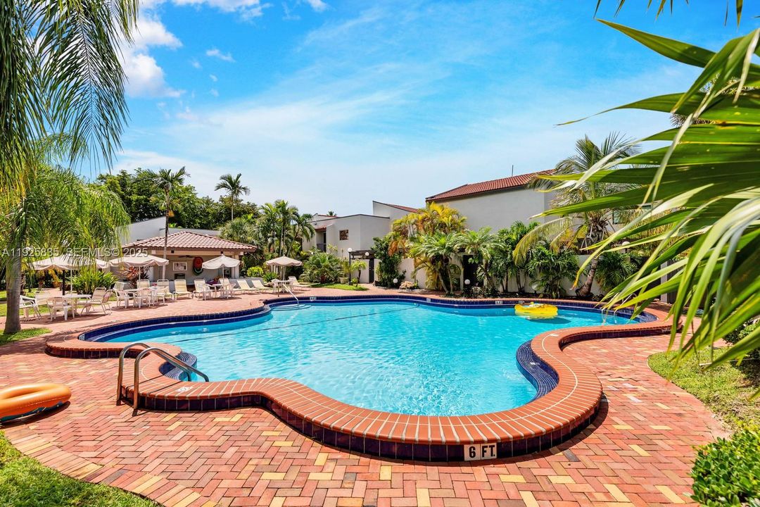 出租: $3,300 (3 贝兹, 1 浴室, 1234 平方英尺)