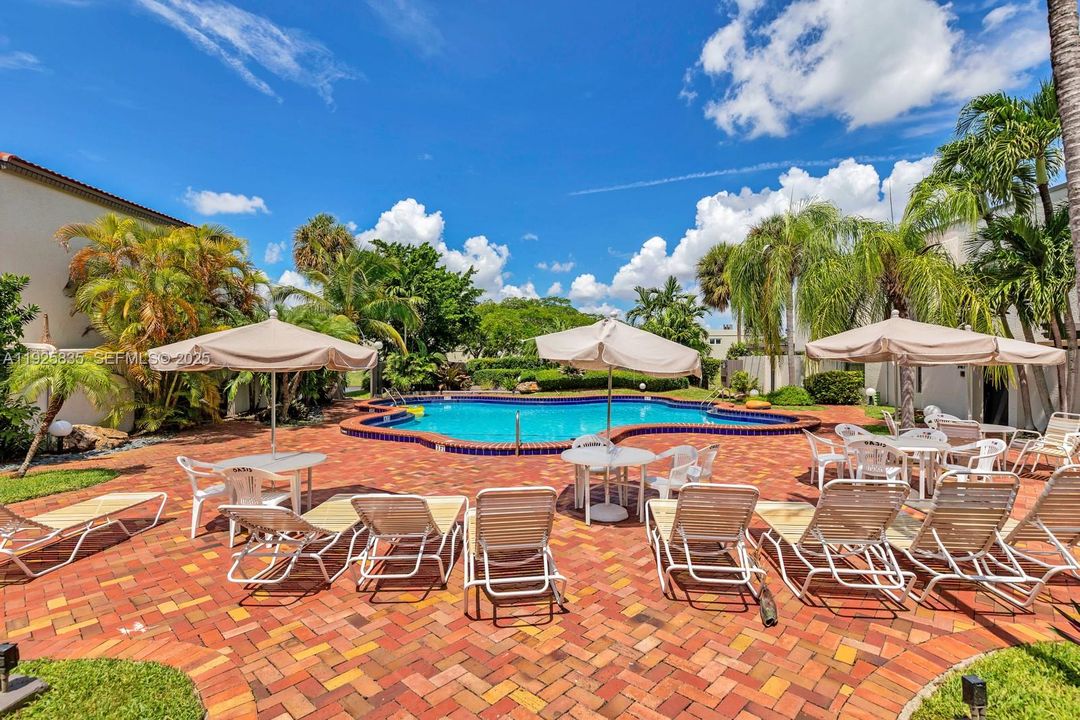 出租: $3,300 (3 贝兹, 1 浴室, 1234 平方英尺)