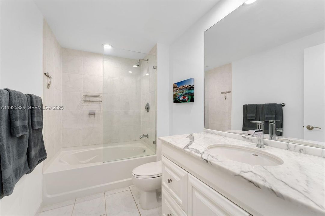 For Sale: $415,000 (1 beds, 1 baths, 692 Square Feet)