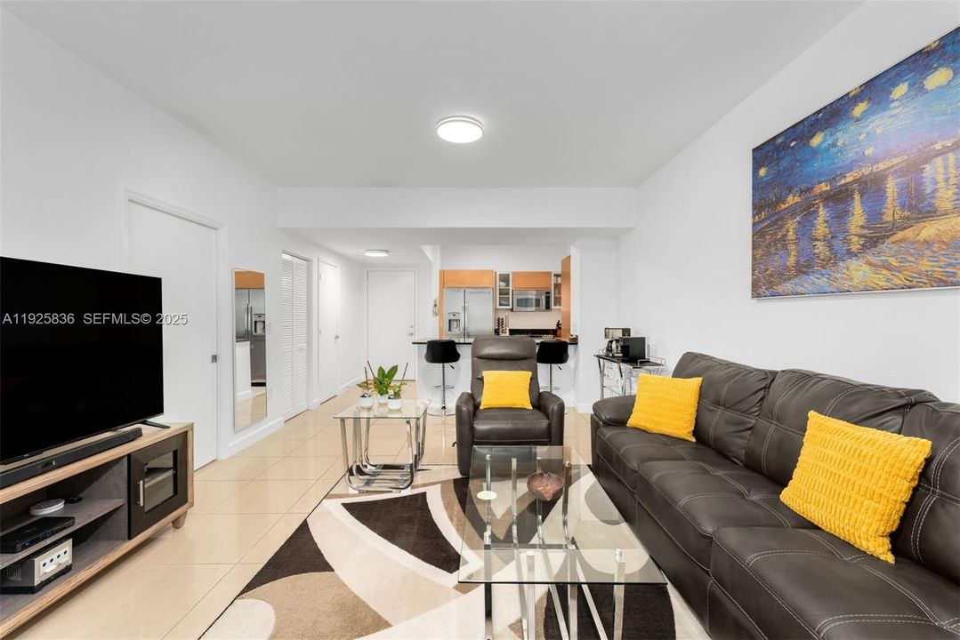 For Sale: $415,000 (1 beds, 1 baths, 692 Square Feet)