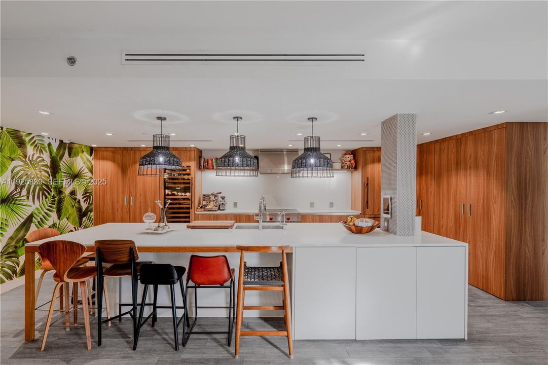 待售: $3,350,000 (3 贝兹, 3 浴室, 2120 平方英尺)