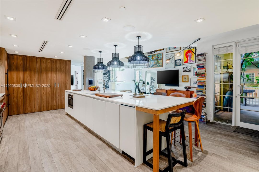 待售: $3,350,000 (3 贝兹, 3 浴室, 2120 平方英尺)